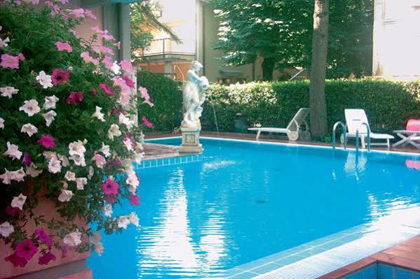 Residenza Villa Lidia Riccione Eksteriør billede